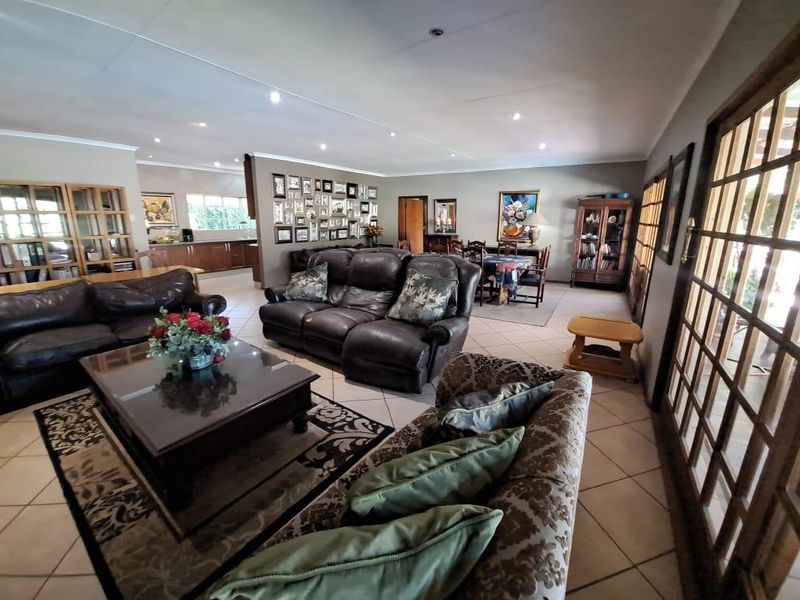 Charming Family Home with Modern Amenities - Photo 8