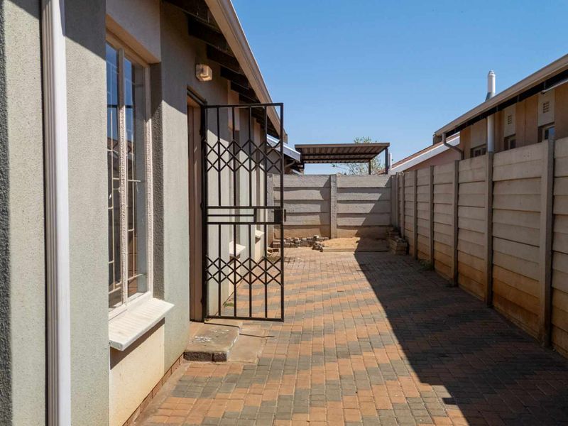 Renovated 3-Bedroom Home with Solar Geyser and Enhanced Security in Watervalspruit - Photo 5