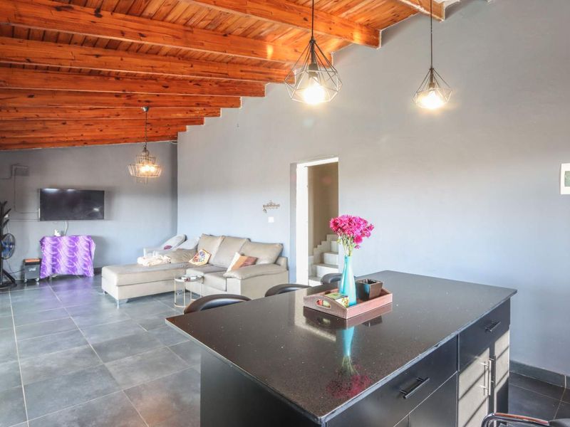 Modern Split-Level Family Home with Poolside Entertaining & Immaculate Finishes! - Photo 3