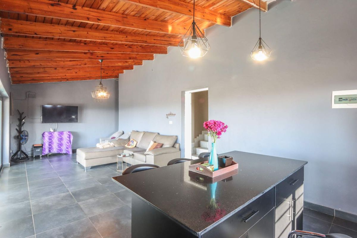 Modern Split-Level Family Home with Poolside Entertaining & Immaculate Finishes! - Photo 3