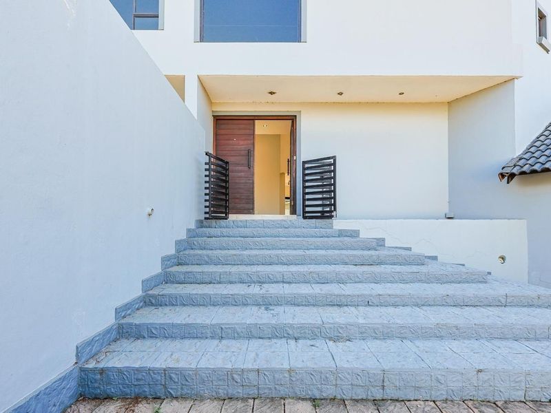 Stunning Family Oasis in Silver Lakes Golf and Wildlife Estate - For Sale - Photo 4