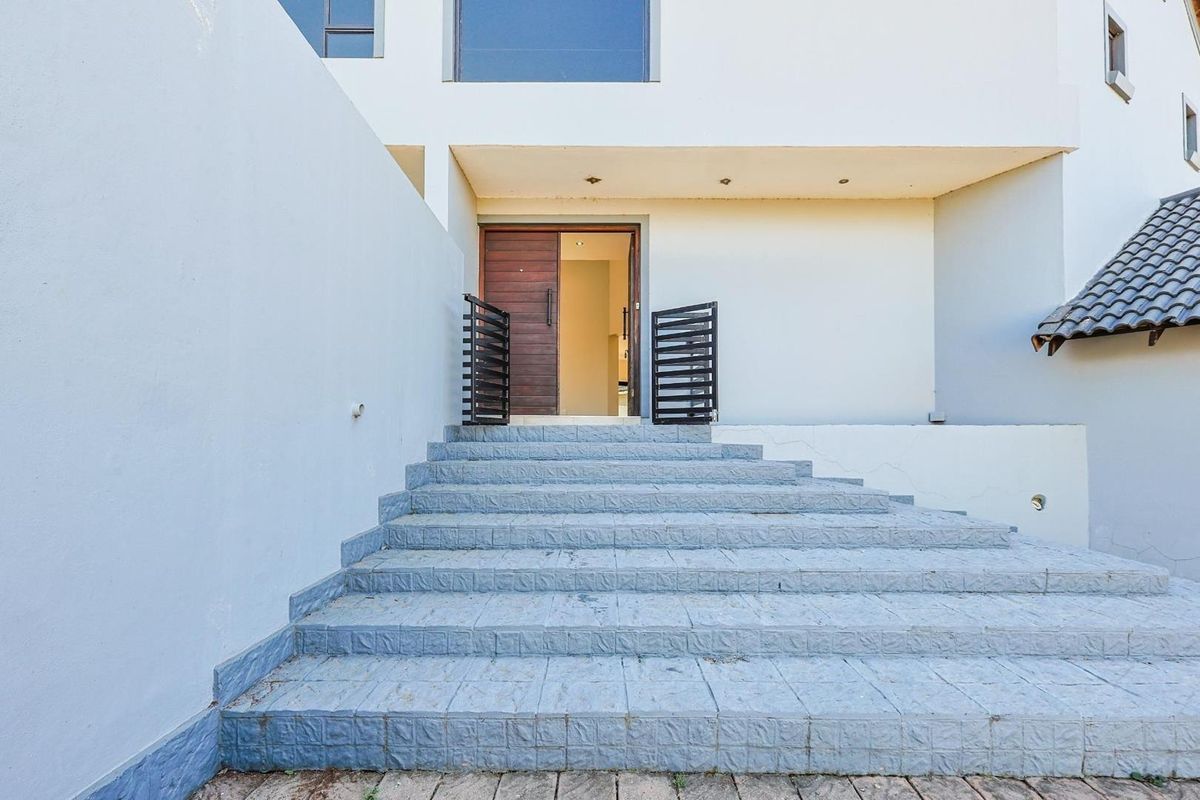 Stunning Family Oasis in Silver Lakes Golf and Wildlife Estate - For Sale - Photo 4