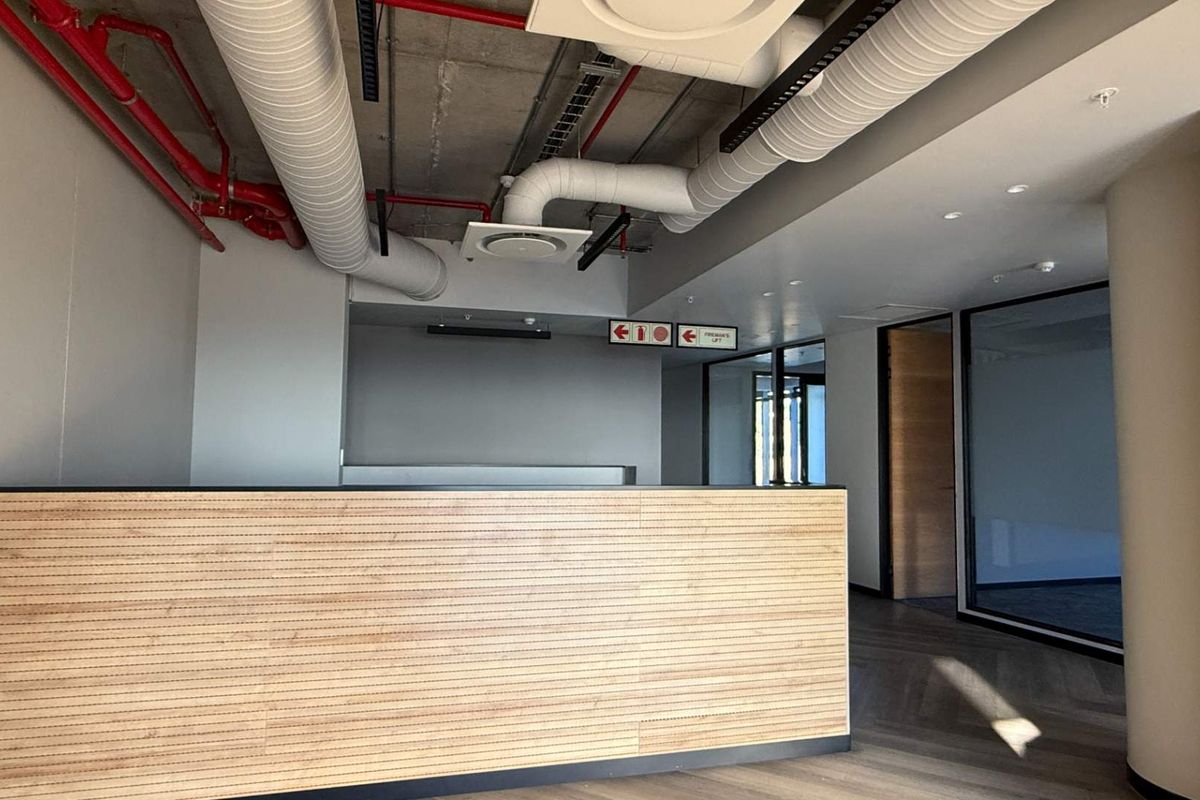 10th floor office to let in Prestigious 117 on Strand - Photo 4