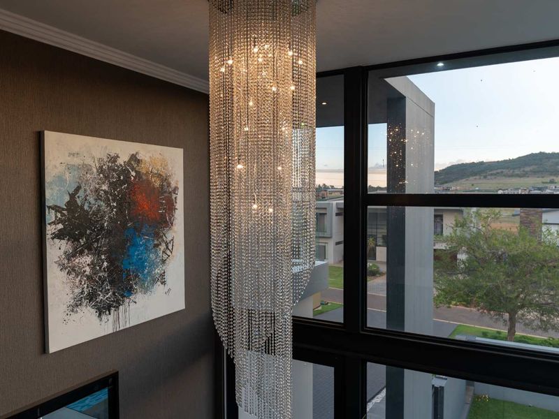 A Residence of Distinction in Eye of Africa’s Most Sought-After Enclave - Photo 9