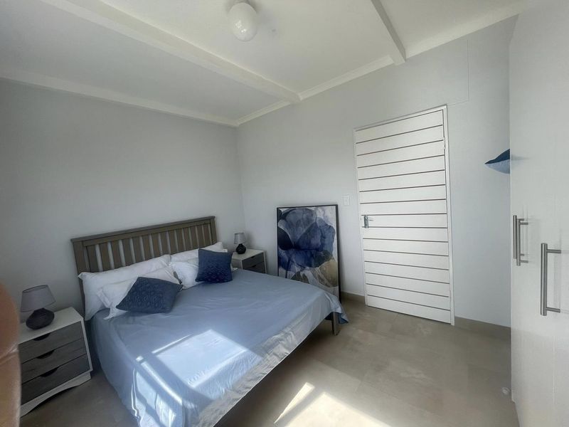 FOR SALE – BEAUTIFUL FREESTANDING HOME AT WATERFRONT - Photo 4