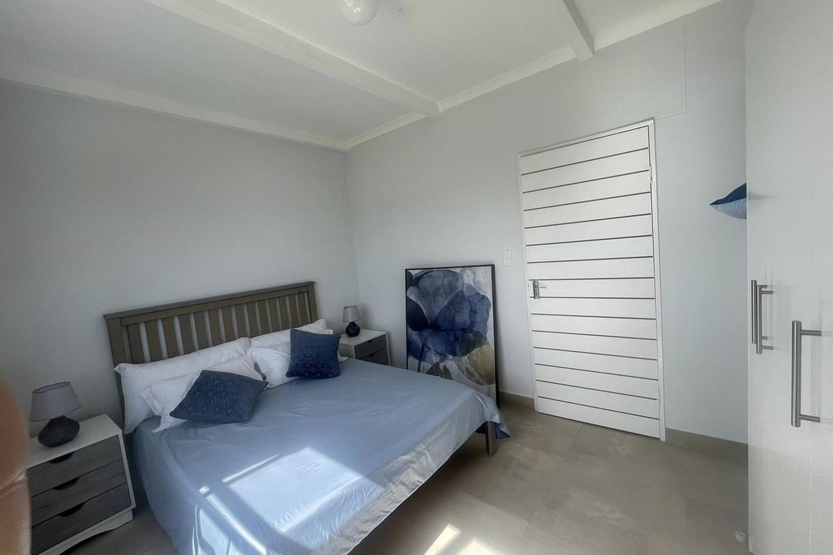 FOR SALE – BEAUTIFUL FREESTANDING HOME AT WATERFRONT - Photo 4