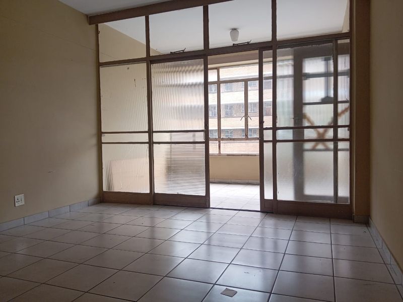 1.5 BEDROOM FLAT TO RENT IN SUNNYSIDE - Photo 3