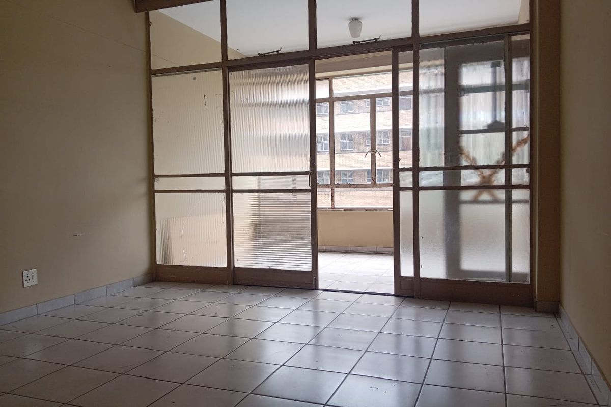 1.5 BEDROOM FLAT TO RENT IN SUNNYSIDE - Photo 3