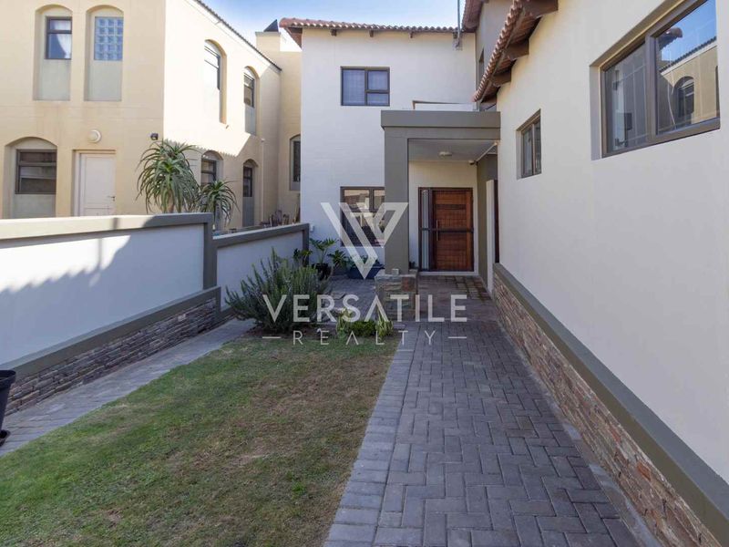 Townhouse For Sale - Photo 2