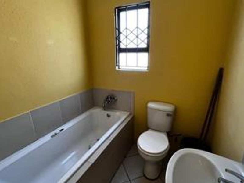 3 Bedroom House For Sale in Vanderbijlpark CE3 - Photo 9