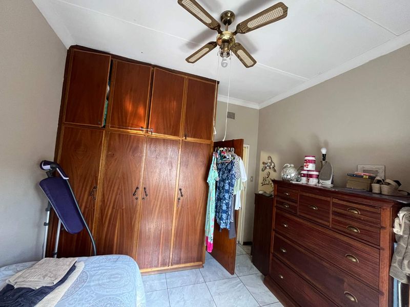 3 Bedroom Family Home with Private Flat – Ideal for Extended Family or Extra Income - Photo 10