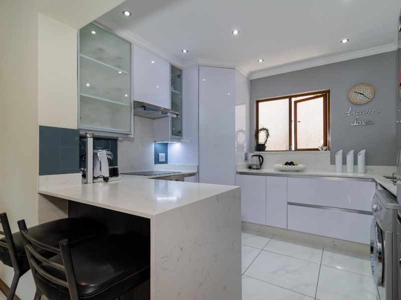 3 BEDROOM GARDEN HOME WITH BACK-UP POWER IN SECURE ESTATE IN RIVONIA - Photo 9