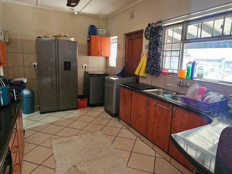 SPASCIOUS HOUSE - Photo 2