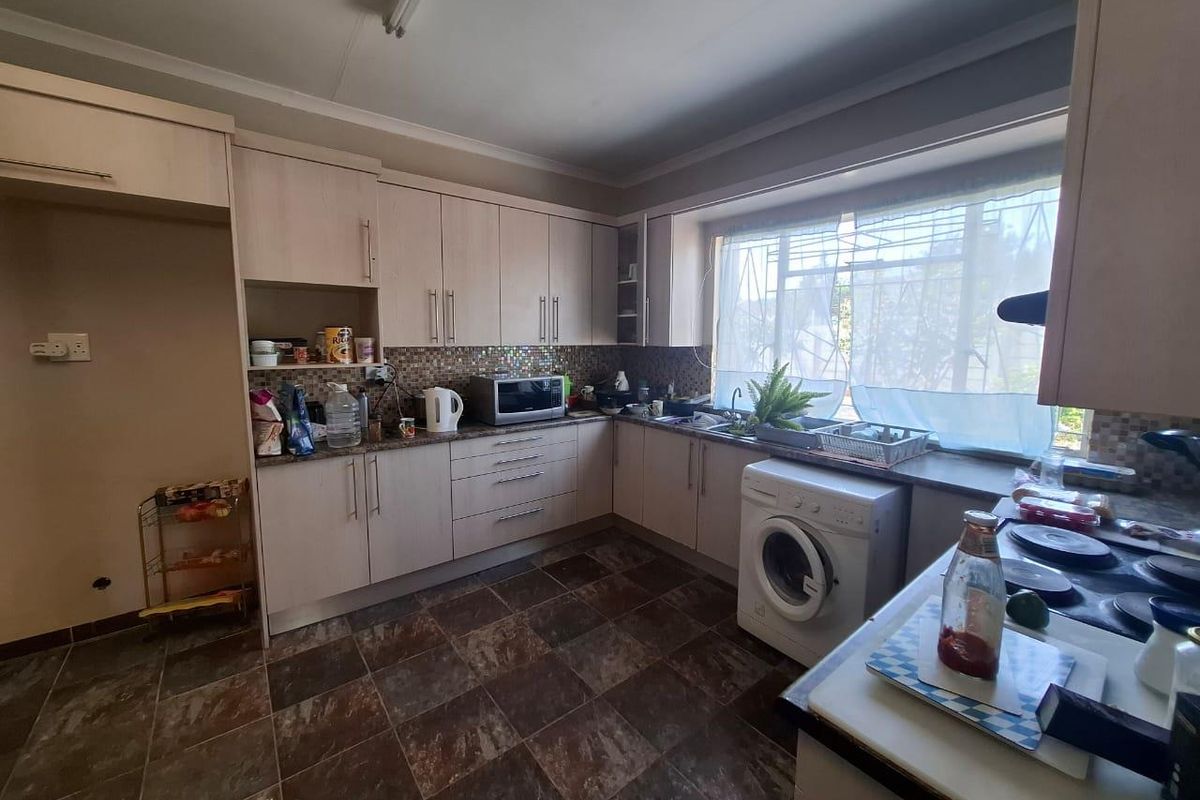 One Level Family Home with Modern Finishes for Sale in Suiderhof. - Photo 3