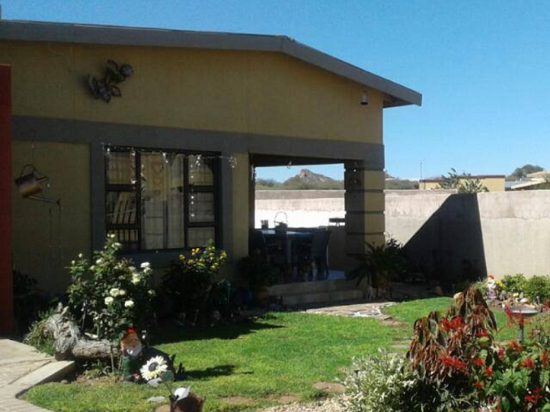 Urgent Sales on price to go property is neat very neat and secure - Photo 2