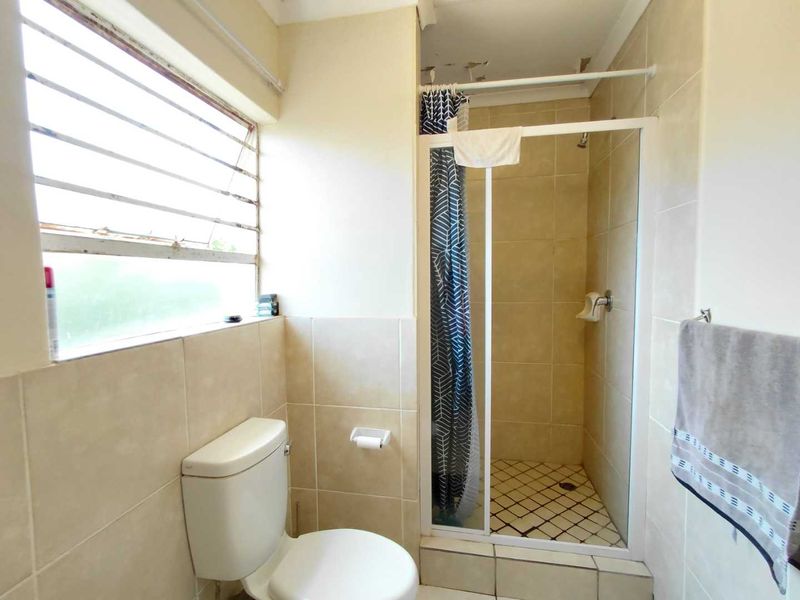 3 Bedroom 2-Bathroom Townhouse in Wilgeheuwel, Roodepoort, Gauteng - Photo 9