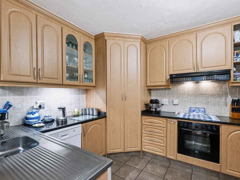 Pet friendly move in ready duplex - Photo 9