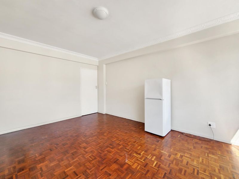 This light-filled 2 Bedroom apartment is truly a gem. - Photo 10