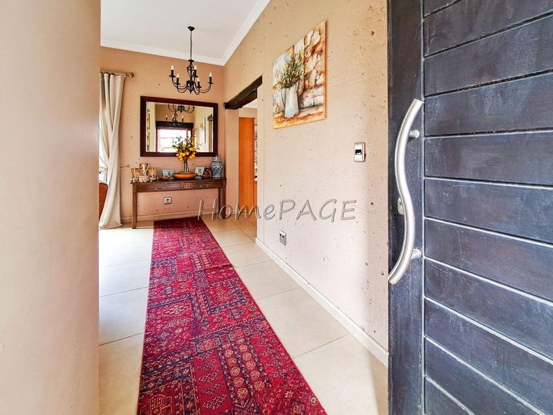 Meersig, Walvis Bay:  Beautiful, luxurious 3 bedroom home for sale - Photo 4