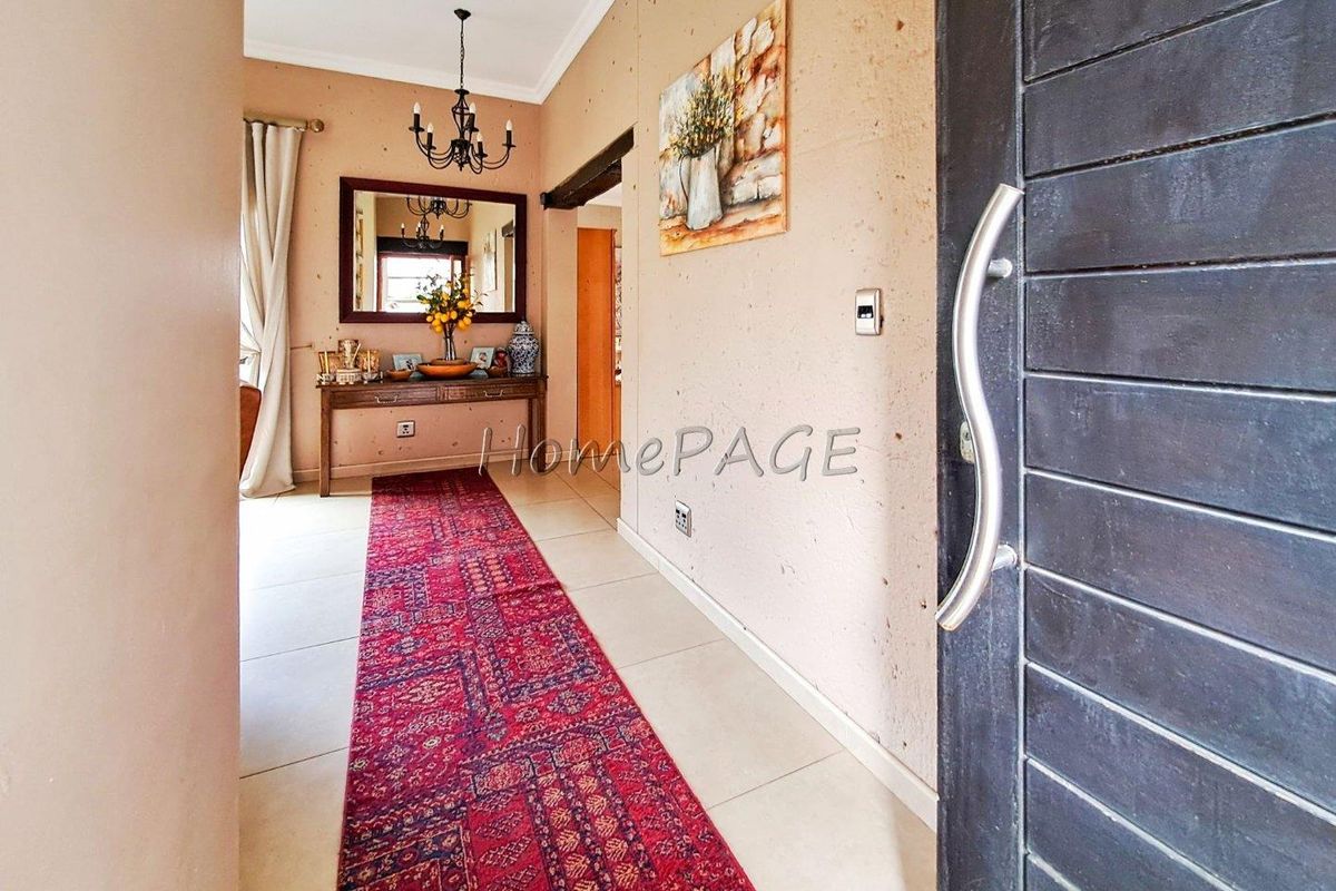 Meersig, Walvis Bay:  Beautiful, luxurious 3 bedroom home for sale - Photo 4