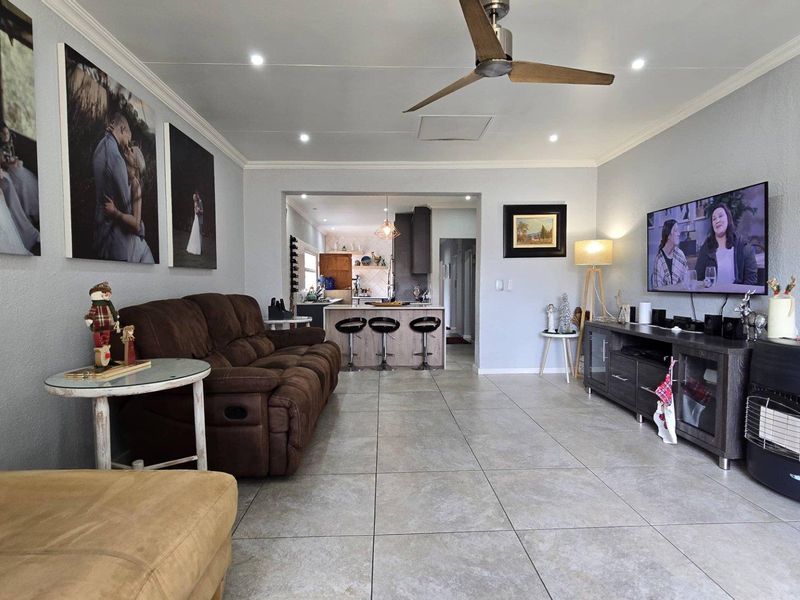 4 Bedroom House for Sale in Verwoerdpark - Photo 5