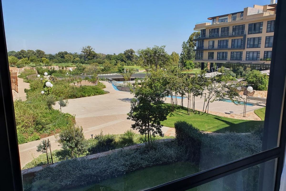 Fully Furnished 2-Bedroom En Suite Home with Beautiful Golf Course Views - Photo 3