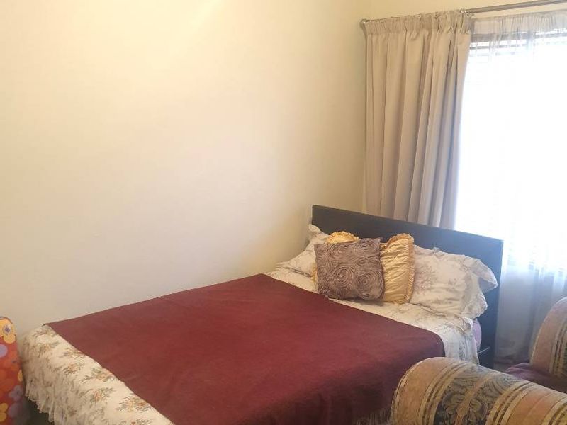 Charming 2-Bedroom Family Home in Secure Beverley Complex - Photo 9