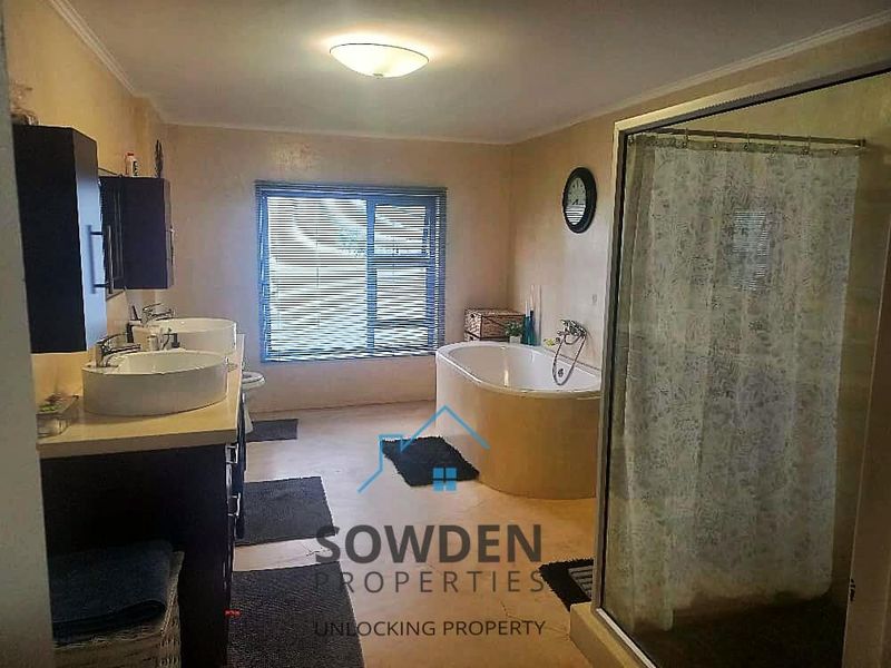 *Luxurious Home for Rent in Auasblick, Windhoek** - Photo 8