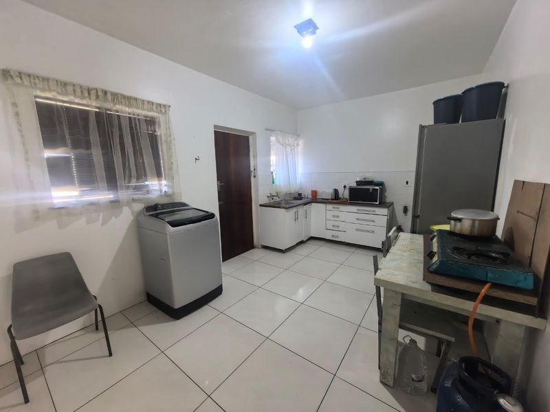 Attention Investors-Stadium View 100m2 flat available in Sydenham Smart Street - Photo 10