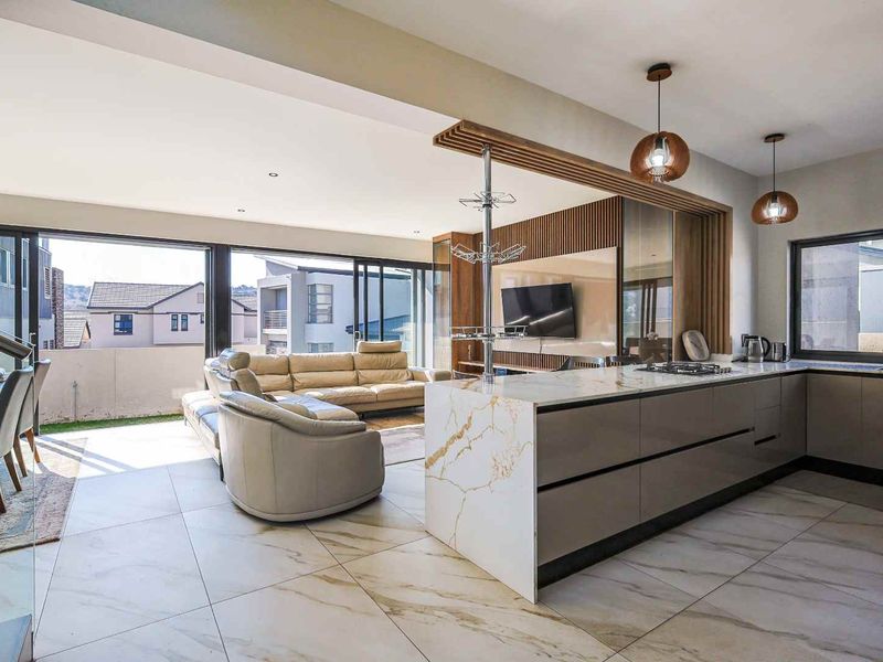 Refined living in the Hills - Photo 5