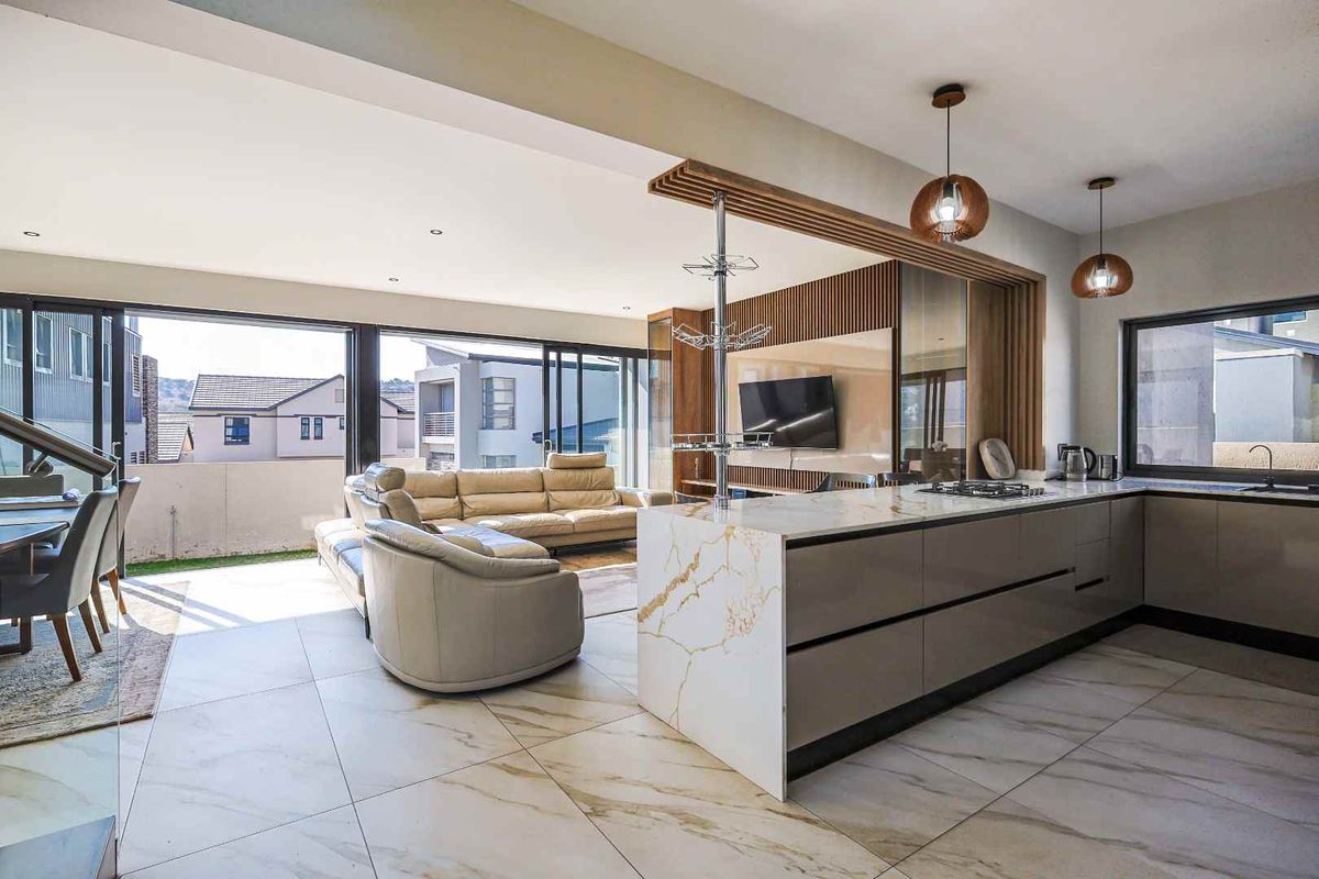 Refined living in the Hills - Photo 5