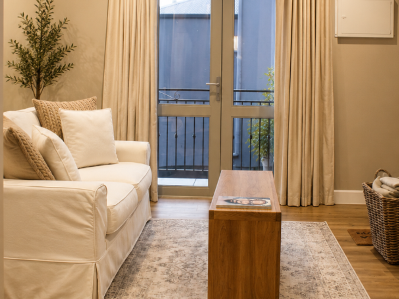 Luxury Fully Furnished 1-Bedroom Apartment in the Heart of Franschhoek | Available 1 August – 31 October 2026 - Photo 4