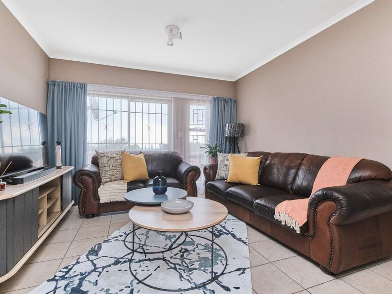Charming Move-In Ready Upstairs Apartment – Perfect for First-Time Buyers! - Photo 3
