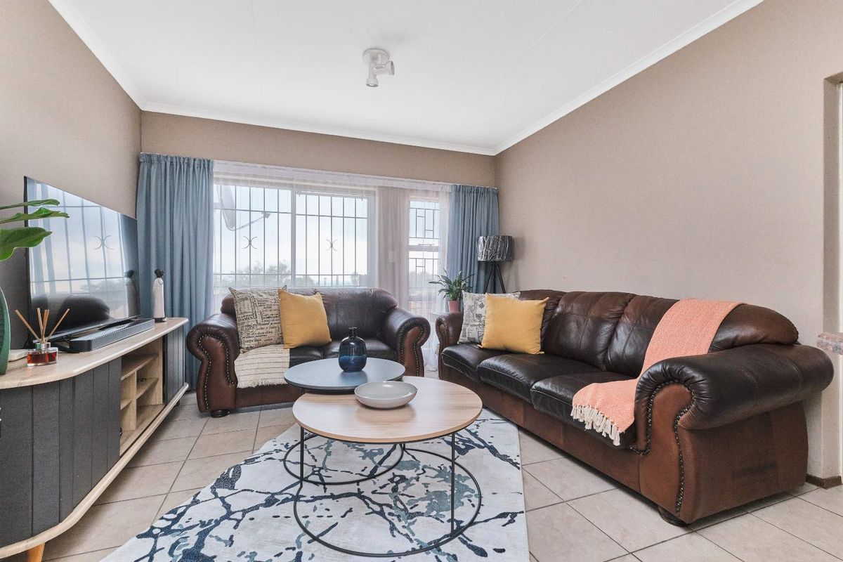 Charming Move-In Ready Upstairs Apartment – Perfect for First-Time Buyers! - Photo 3