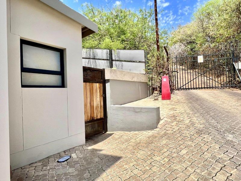 3 Bedroom Townhouse For Sale in Klein Windhoek - Photo 2