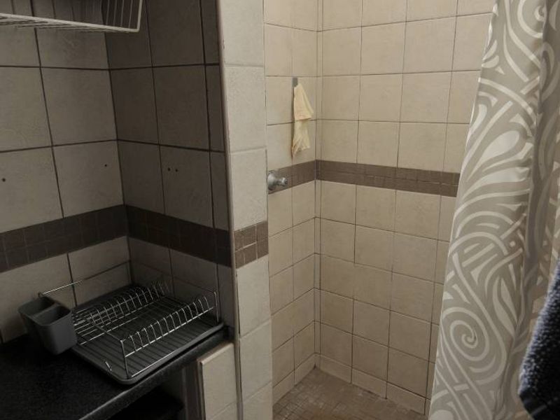 A Small Bachelor's Unit Menlo Park - Photo 8