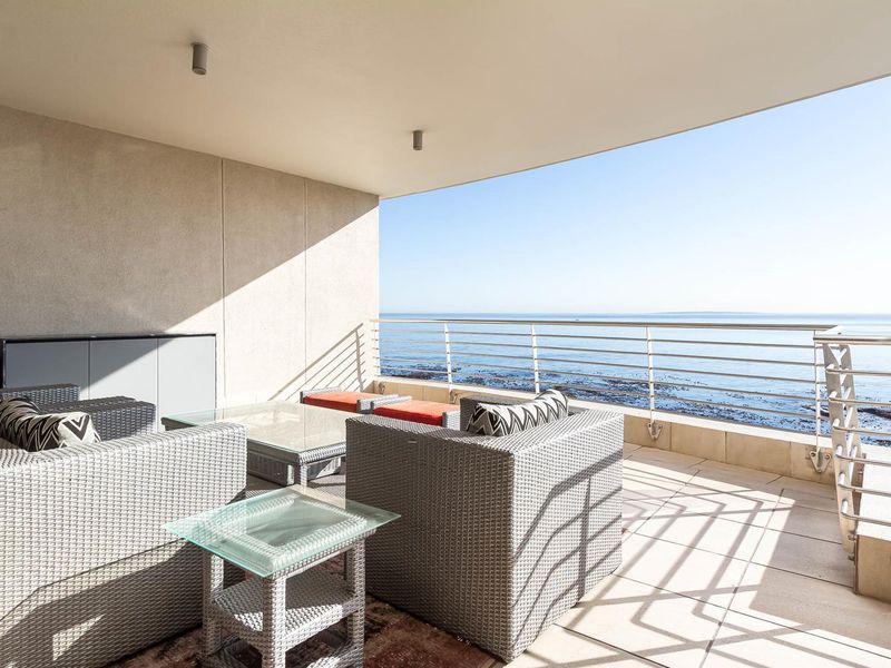 Exceptional 6th Floor Apartment with Panoramic Sea Views - Photo 9