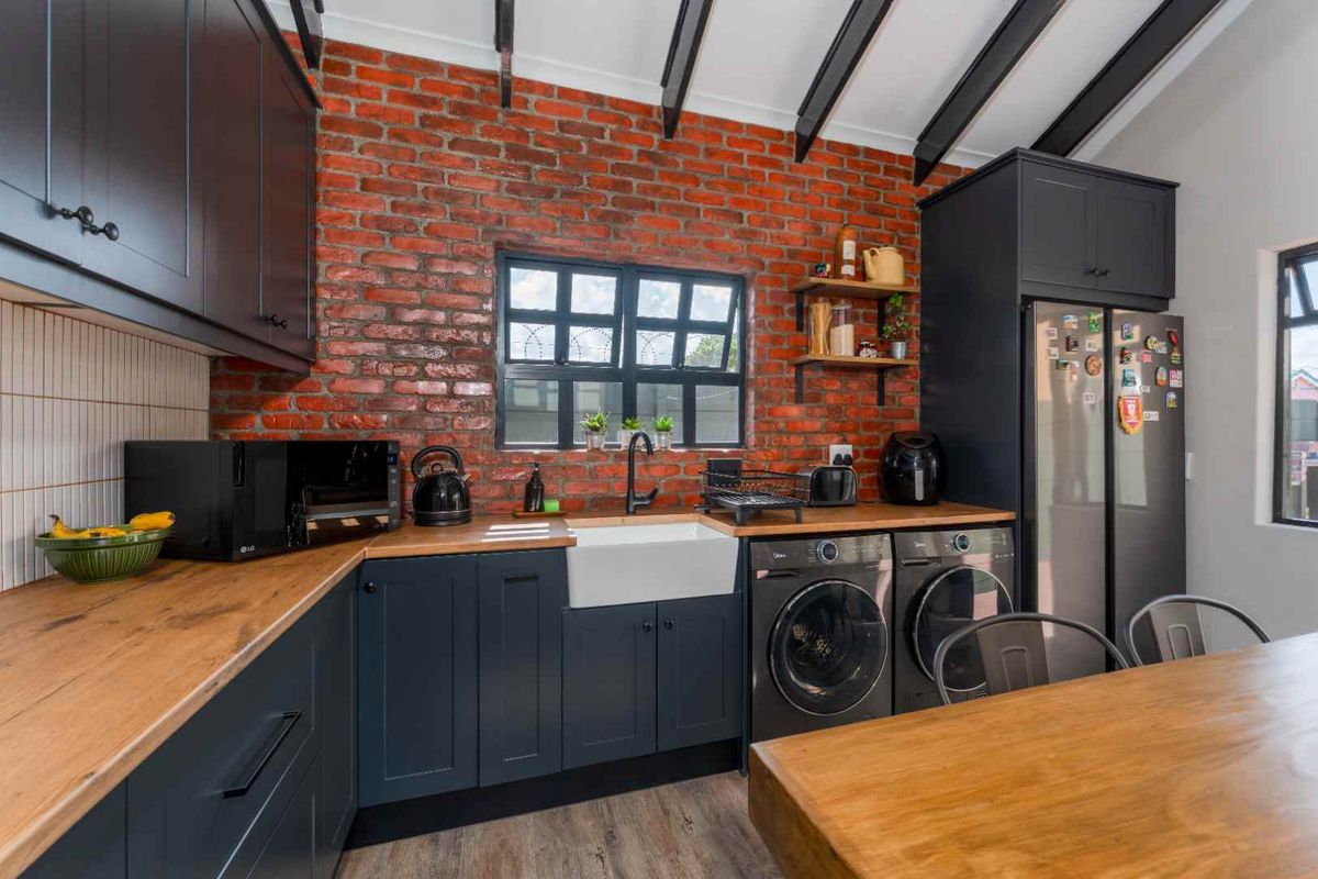 Modern 2-Bedroom Apartment for Sale in Thornton - Photo 5