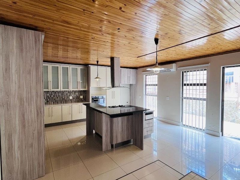 FOR SALE | Spacious Family Home with Flatlet | Eros  N$5,100,000 - Photo 4
