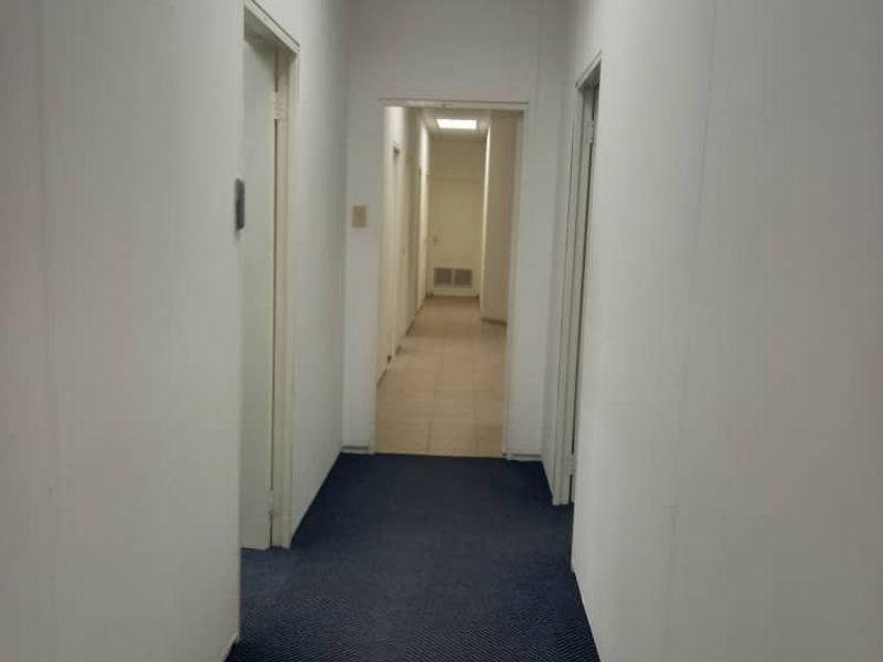 OFFICE TO LET - Photo 5