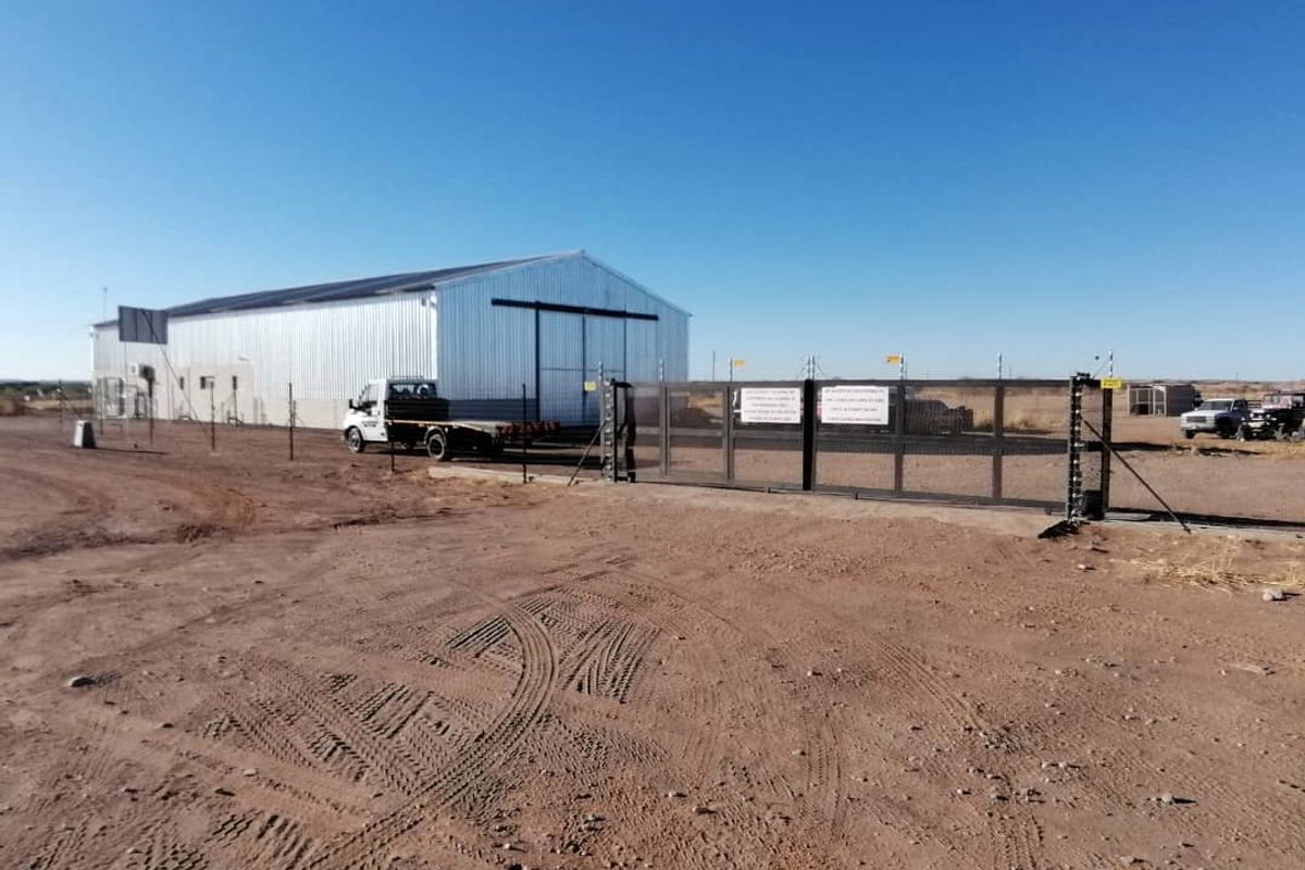 INDUSTRIAL PROPERTY WITH POSSIBILLITIES FOR SALE IN MARIENTAL - Photo 2