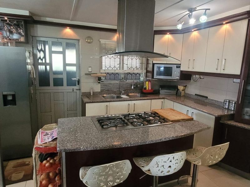 Cozy Buffels Bosch Home with Modern Kitchen and Secure Parking - Photo 8