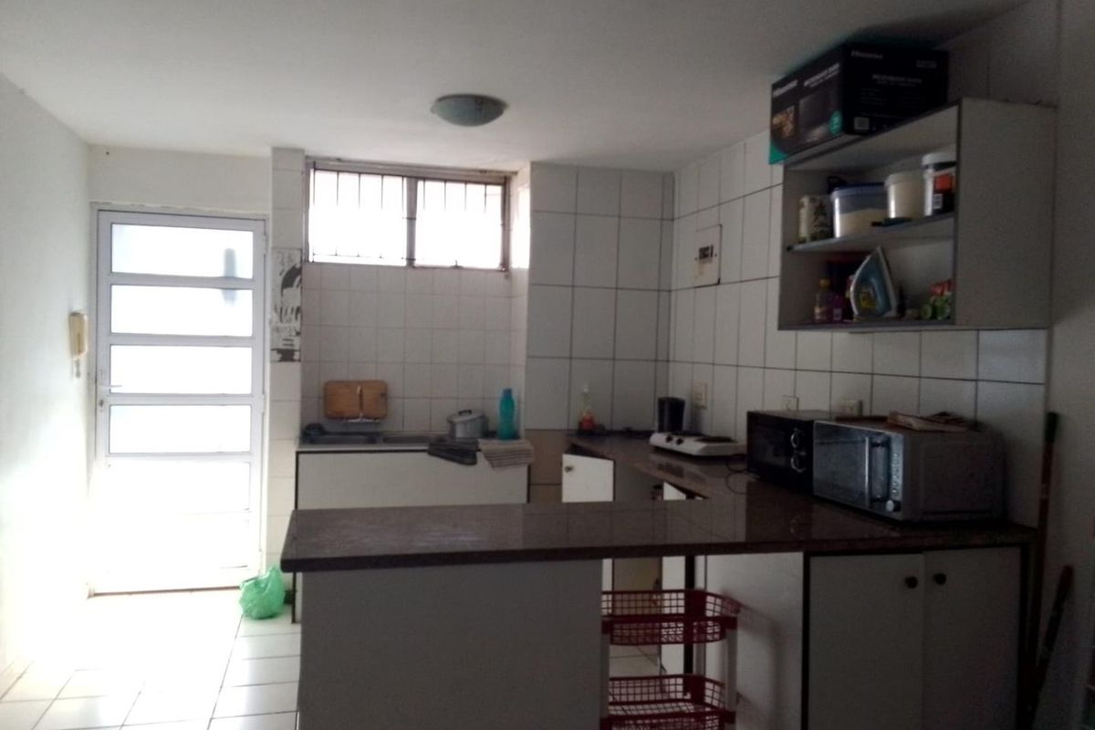 Your great investment in South Beach! Well-maintained building with good management  - Close to amenities, including shops, restaurants, and public transport - Photo 4