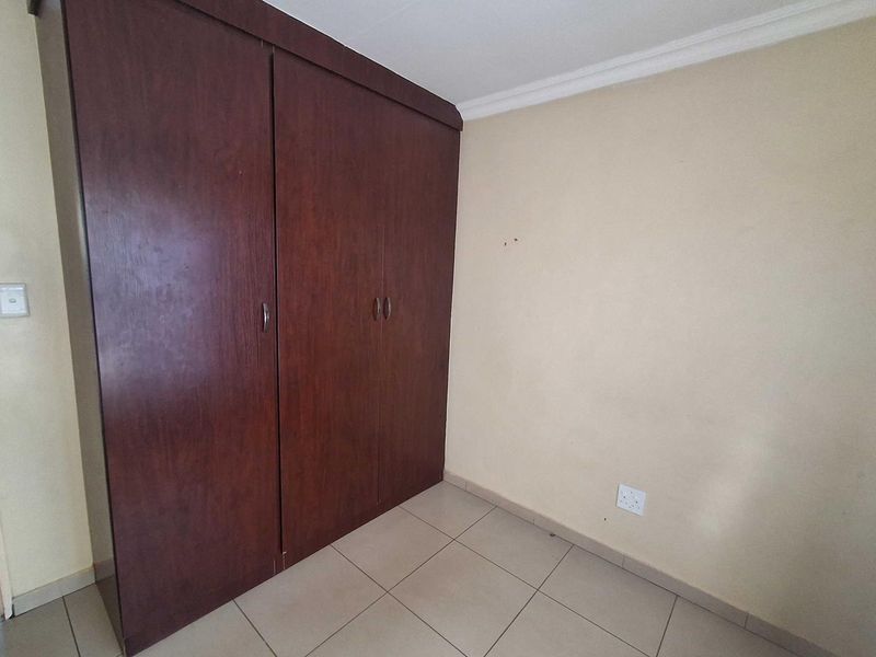 2 Bedroom House to Rent in The Orchards - Photo 7