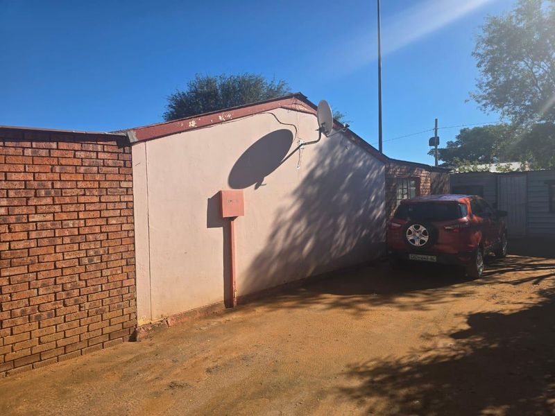 Ideal starter home - Photo 3