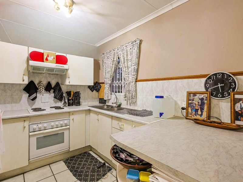 Ground Floor Gem with an Exceptionally Large Private Garden – Pet Friendly Living at Its Best! - Photo 5