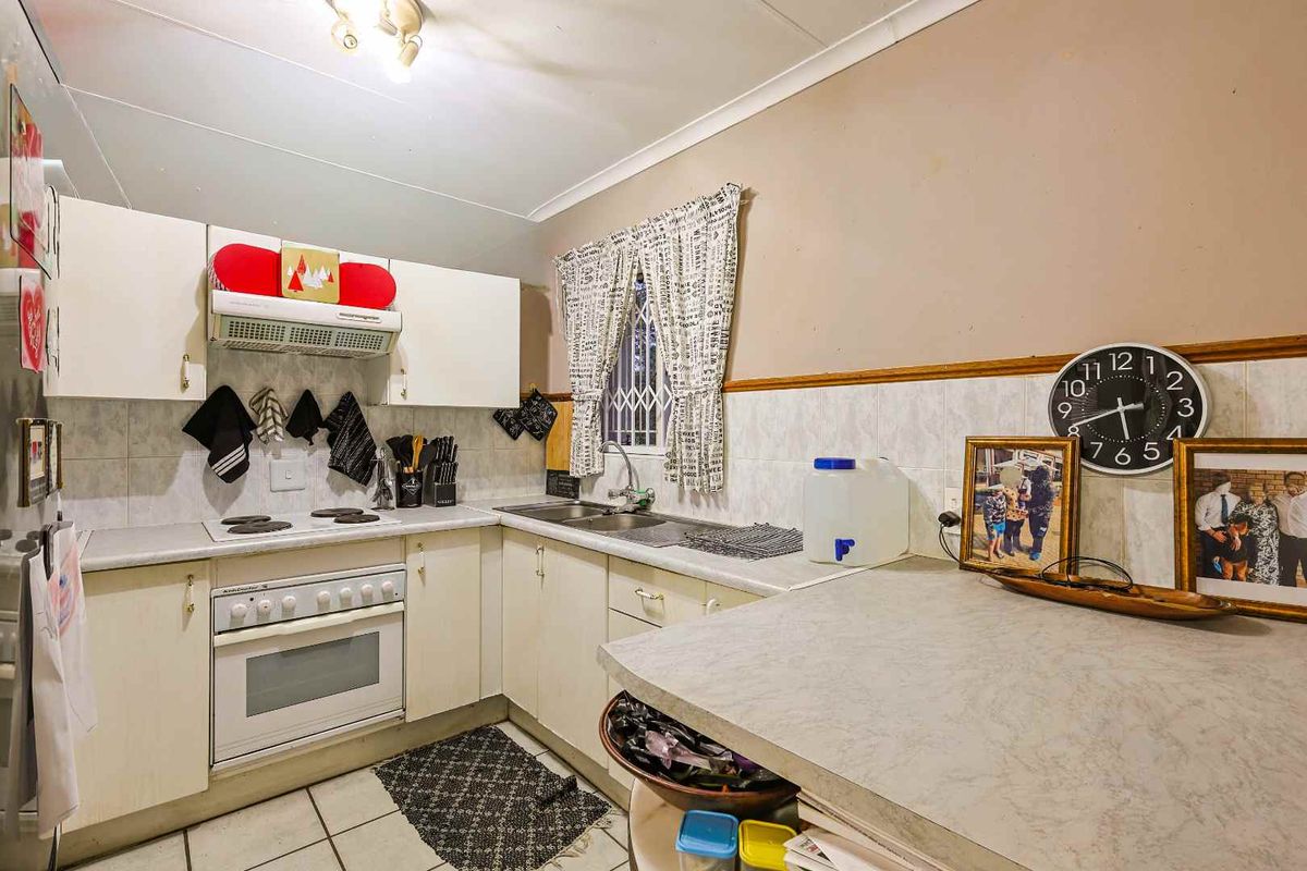 Ground Floor Gem with an Exceptionally Large Private Garden – Pet Friendly Living at Its Best! - Photo 5