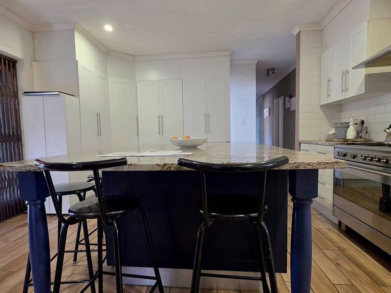 4 Bedroom House for Sale in Randhart - Photo 4