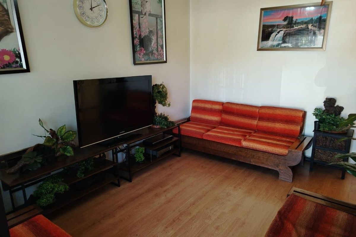 Charming Gem in South Hills - Photo 4