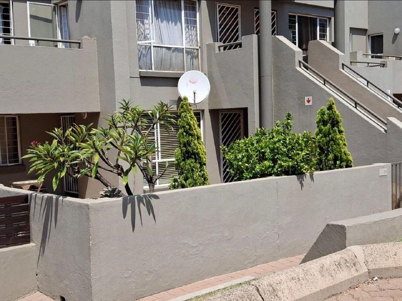 Secure 2-bedroom apartment in Halfway Gardens with garden - Photo 5